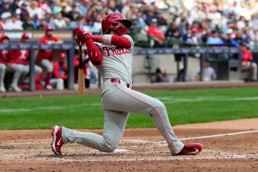 Phillies beat Brewers 2-0 behind Suárez’s 6 shutout innings
