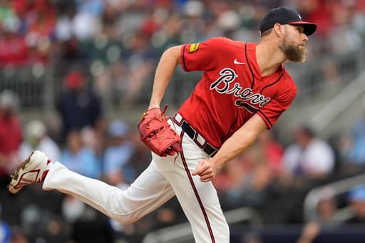 Chris Sale dominates with 7 shutout innings as the Braves rout the Rangers 15-1