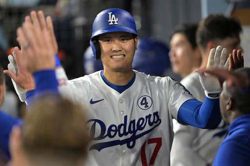 Dodgers manager Dave Roberts gifts pink toy luxury car to Shohei Ohtani’s baby daughter