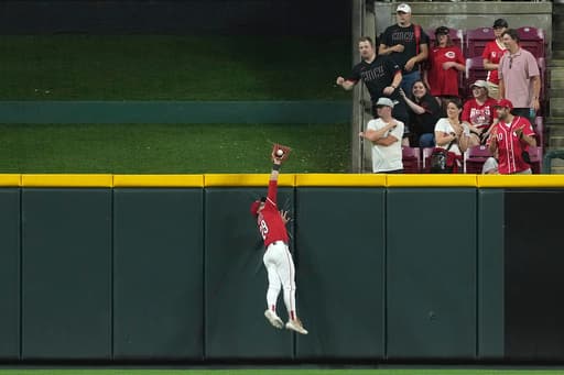 Friedl makes game-saving grab and Reds rally to snap Brewers’ 8-game streak with 4-2 win