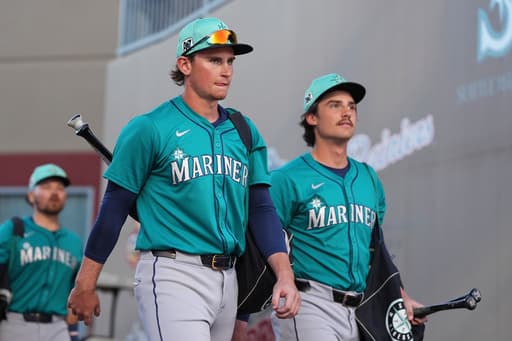 Mariners top prospect Colt Emerson focused on rewards, not risks of his new contract