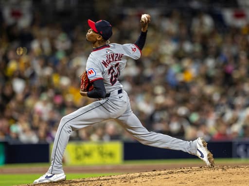 Phillies acquire reliever Daniel Robert from Rangers for minor league pitcher Enrique Segura