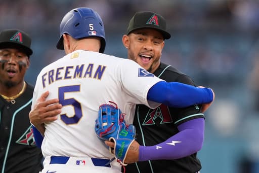 Dodgers’ Freddie Freeman snaps 0-for-8 skid, then gets tagged out with a hug