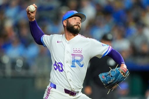 Kansas City Royals' Lucas Erceg throws during the eighth inning of a baseball game against the Cleveland Guardians, Friday, Sept. 25, 2026, in Kansas City, Mo. (AP Photo/Charlie Riedel) (AP Photo/Charlie Riedel)