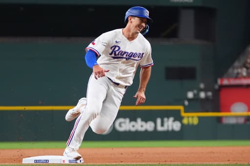Nathan Eovaldi strikes out 8 as the Rangers beat the Mariners 7-1