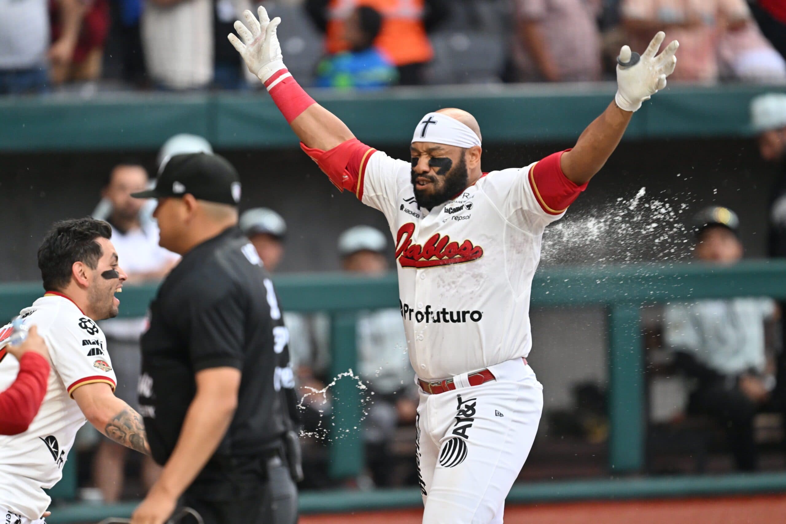 Liga Mexicana de Beisbol: Singleton’s 11th Dinger Gives Diablos Rojos del Mexico the Win in 11 Innings; Chihuahua Routs Union Laguna