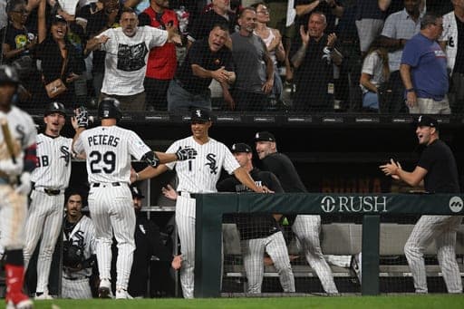 Chicago White Sox's Tristan Peters (29) celebrates with manager Will Venable (1) at the dugout after hitting a two-run home during the fifth inning of a baseball game against the Texas Rangers in Chicago, Wednesday, Aug. 26, 2026. (AP Photo/Paul Beaty) (AP Photo/Paul Beaty)