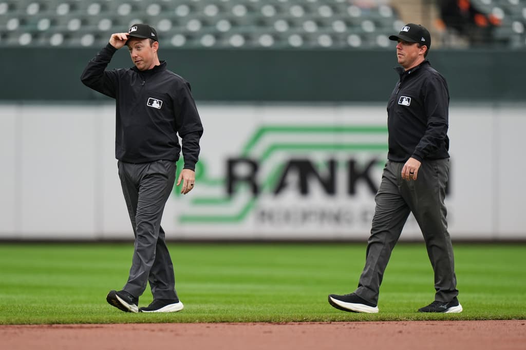 Twin brothers Austin and Tyler Jones ump big league games together for the first time