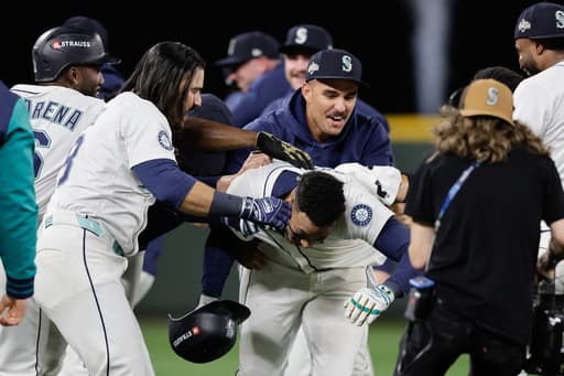 Baseball’s postseason averaging 4.33 million through division series, highest viewership in 15 years