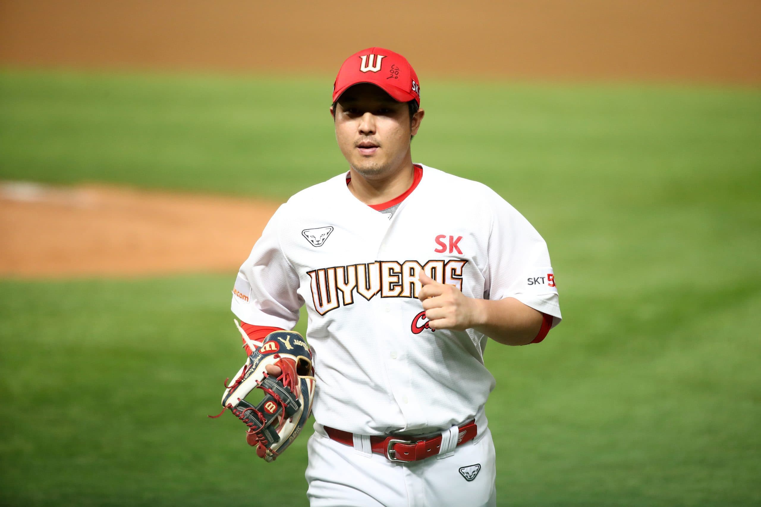 KBO News: Giants Waive LHP Charlie Barnes; Dinos Manager Issues Statement on 500 Home Run Hitter