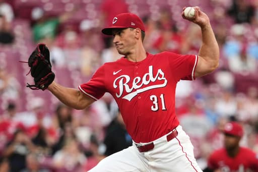 Left-hander Brent Suter and Los Angeles Angels finalize $1.25 million, 1-year contract