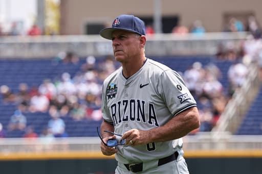 Arizona extends baseball coach Chip Hale’s contract 4 years through 2030