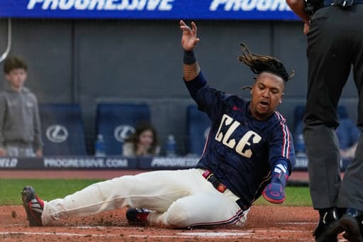 Martínez comes up with key hit, fielding play as Guardians hold on for 4-3 win over Red Sox