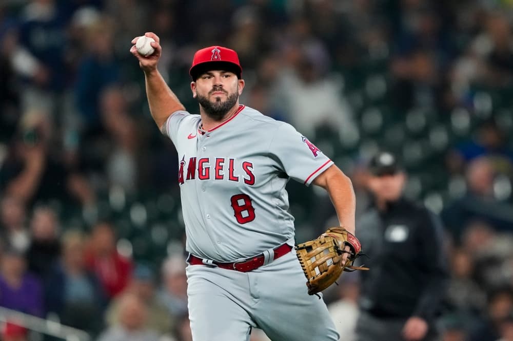Chicago White Sox agree to minor league contract with INF Mike Moustakas