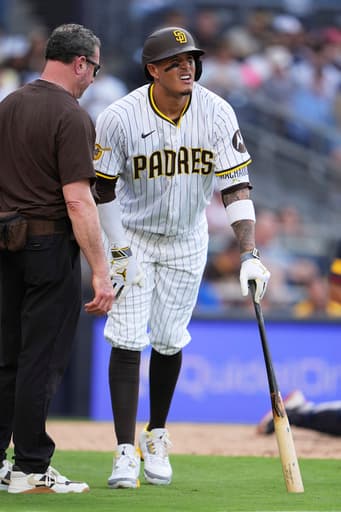 Padres third baseman Manny Machado leaves game with right calf tightness