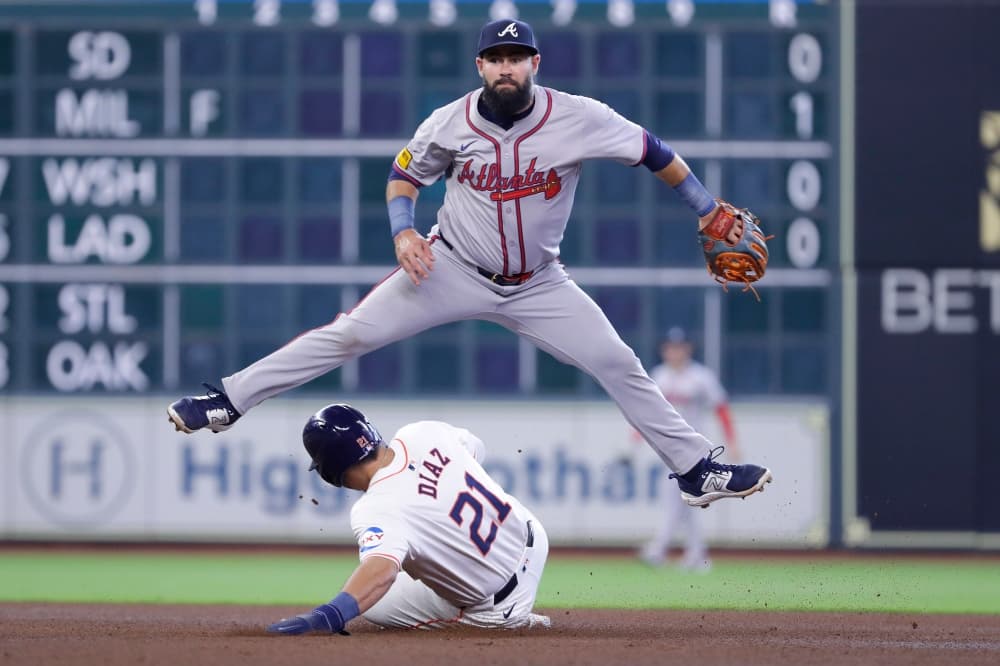 Braves make 2 deals with infielders, adding Short from Red Sox and sending Guillorme to Angels
