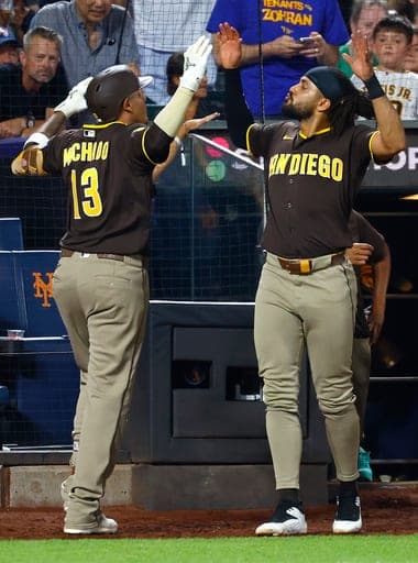 San Diego Padres' Manny MacHado (13) celebrates with Fernando Tatis Jr., right, after hitting home run against the New York Mets during the ninth inning of a baseball game, Tuesday, Aug. 18, 2026, in New York. (AP Photo/Noah K. Murray) (AP Photo/Noah K. Murray)