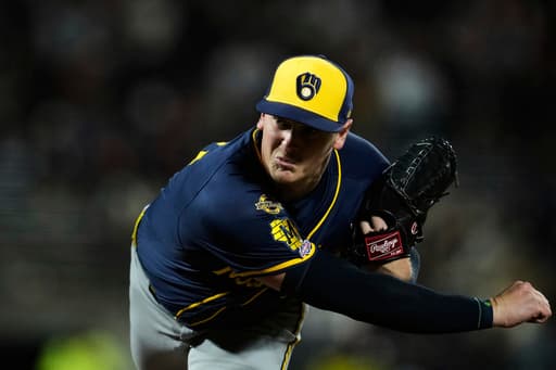 Brewers call up reliever Craig Yoho and the right-hander makes his major league debut
