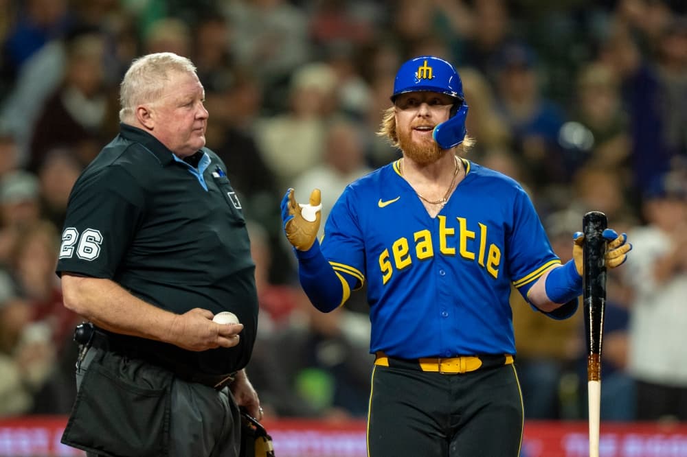 Iassogna, Márquez, Miller and Porter Will Be The Umpire Crew Chiefs for Wild Card Series