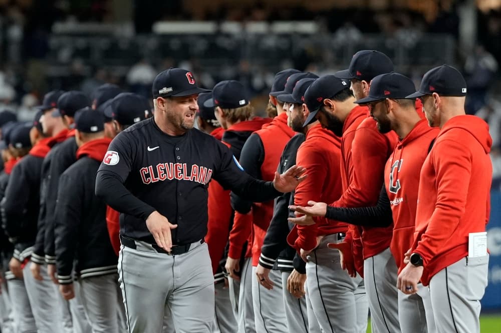 Guardians manager Vogt tweaks staff after winning AL Central title. Willis, Alomar Jr. both return