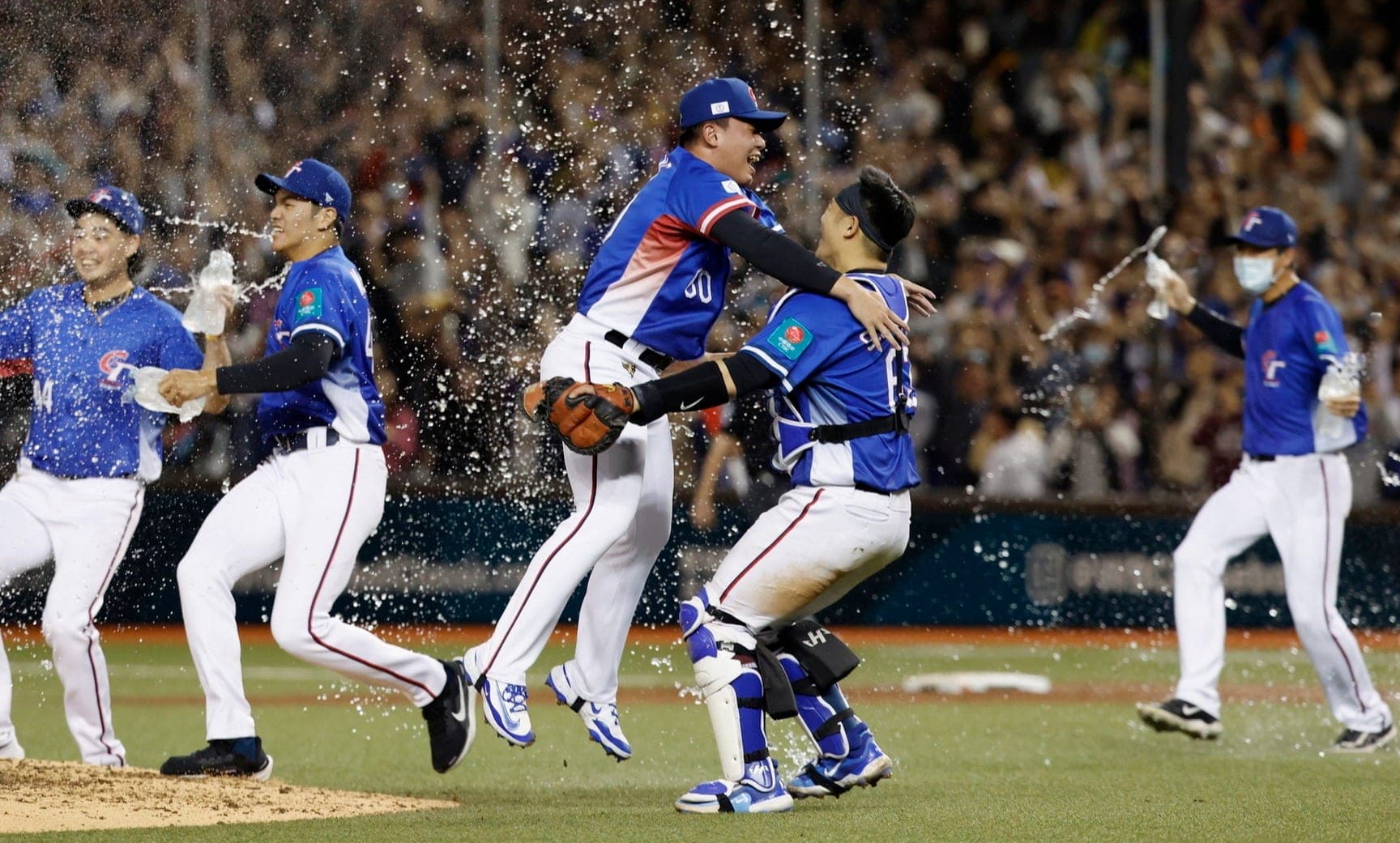 Fubon Closer Jyun-Yue Tseng Files for International Free Agency