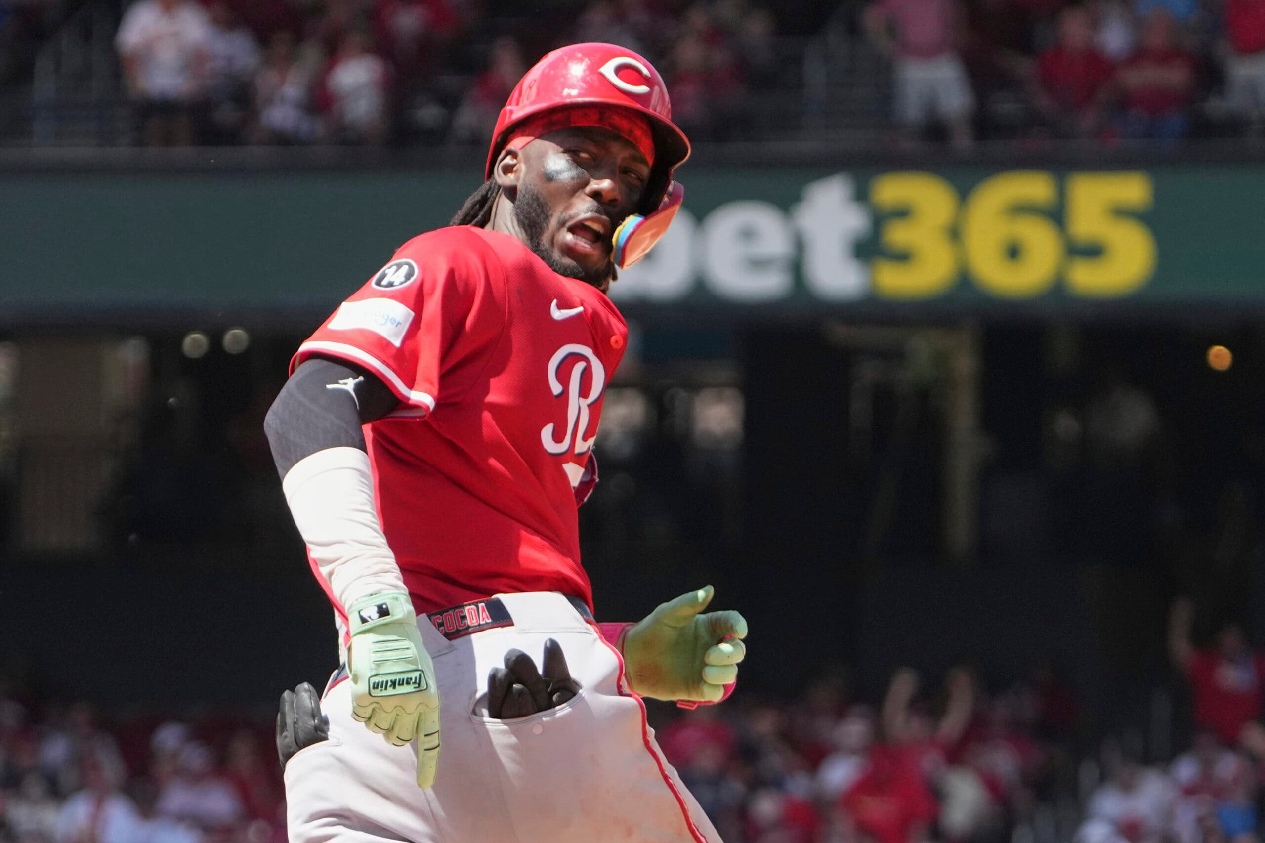 Reds aim to break 3-game losing streak, take on the Cardinals
