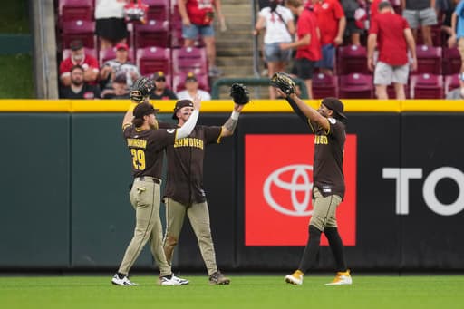 Gavin Sheets’ 3-run homer caps Padres’ rally for 6-4 win over Reds