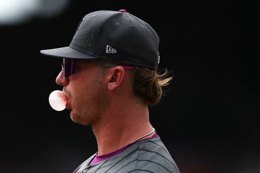 Alonso (hand) comes off bench for Mets to extend team-record consecutive games streak