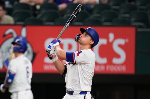 Slumping Rangers shortstop Corey Seager sits out because of back spasms