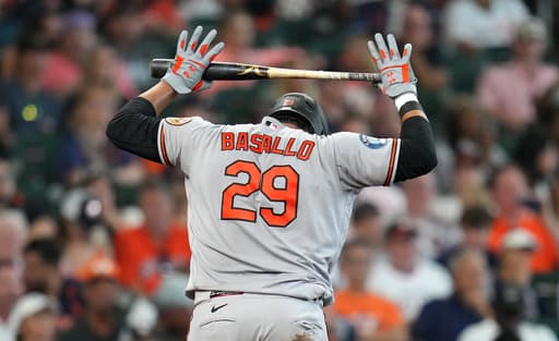 Orioles catcher Samuel Basallo exits game in Houston with shoulder discomfort