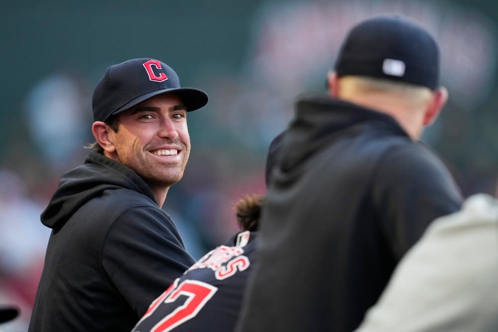 Guardians ace Shane Bieber joins Cleveland during West road trip for first time since surgery