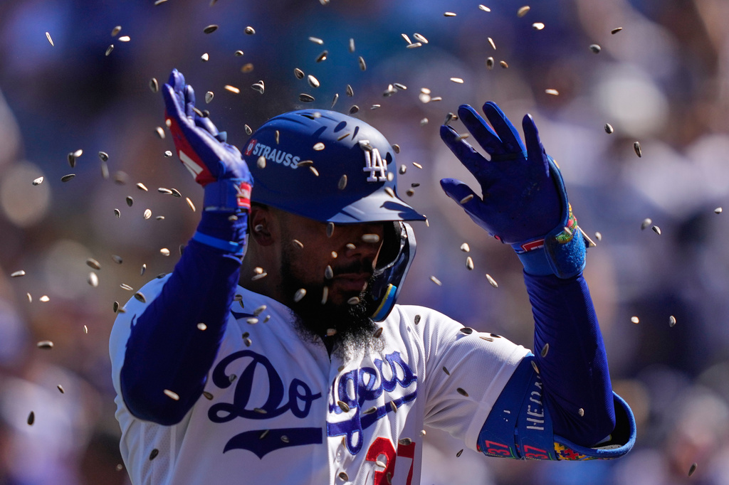 Dodgers outfielder TTeoscar Hernández celebrates a two-run home run in Game 1