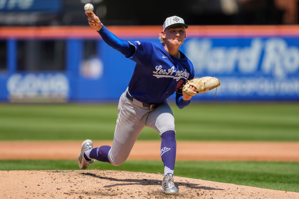 Dodgers pitcher Emmet Sheehan delivers against the Mets.