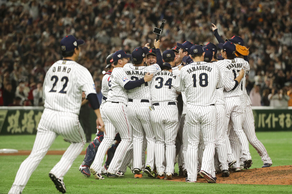 Japan celebrates winning the 2019 Premier12 final at the Tokyo Dome.