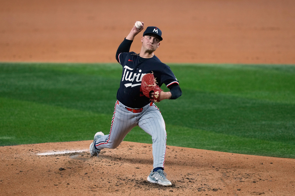 Minnesota Twins pitcher Mike Paredes